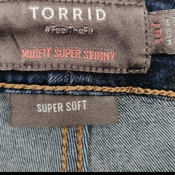 TORRID FEEL THE FIT Women's 16T Midfit Super Skinny Super Soft Blue Jeans - Picture 8 of 12